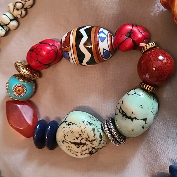 Colorful Necklace and Bracelet Set - Picture 4 of 5